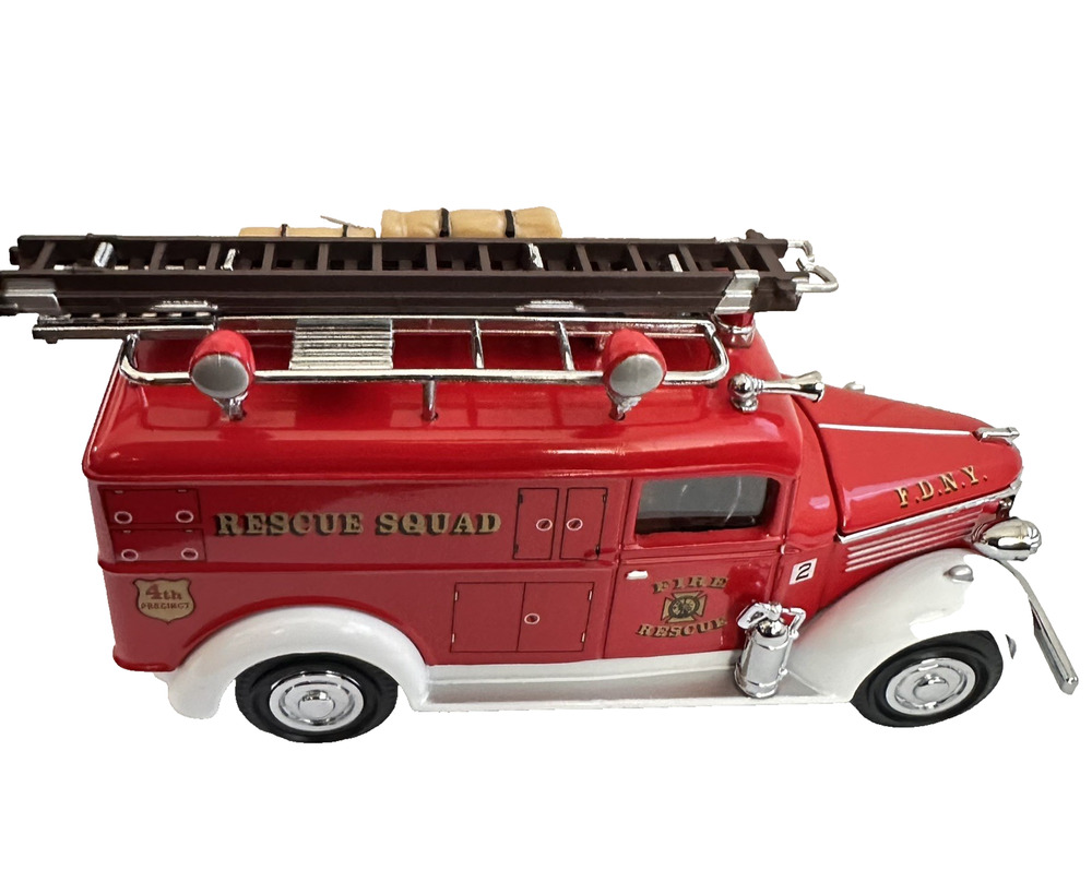 A19 Matchbox Models of Yesteryear Fire Engine Series 1937 GMC Rescue Squad New